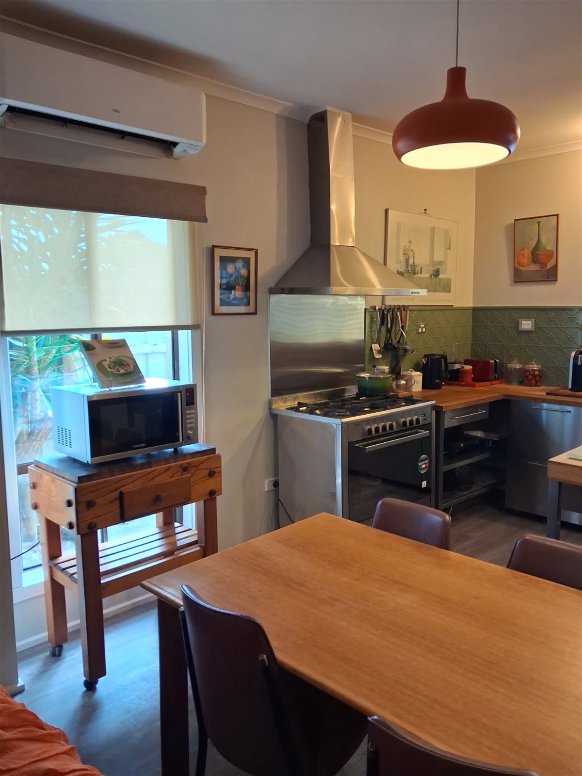 Peaceful Corner-Block Living with Space, Privacy & Potential, photo 10