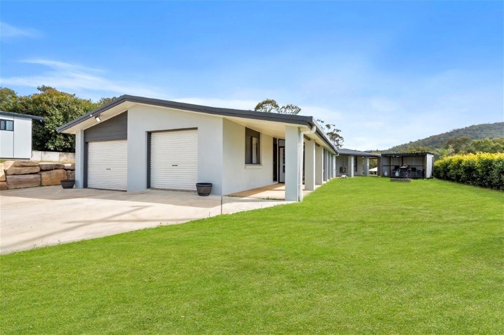 Rare Yeppoon Acreage – 4 Beds, Granny Flat, 16m x 9m Shed & Huge Enclosure, photo 2