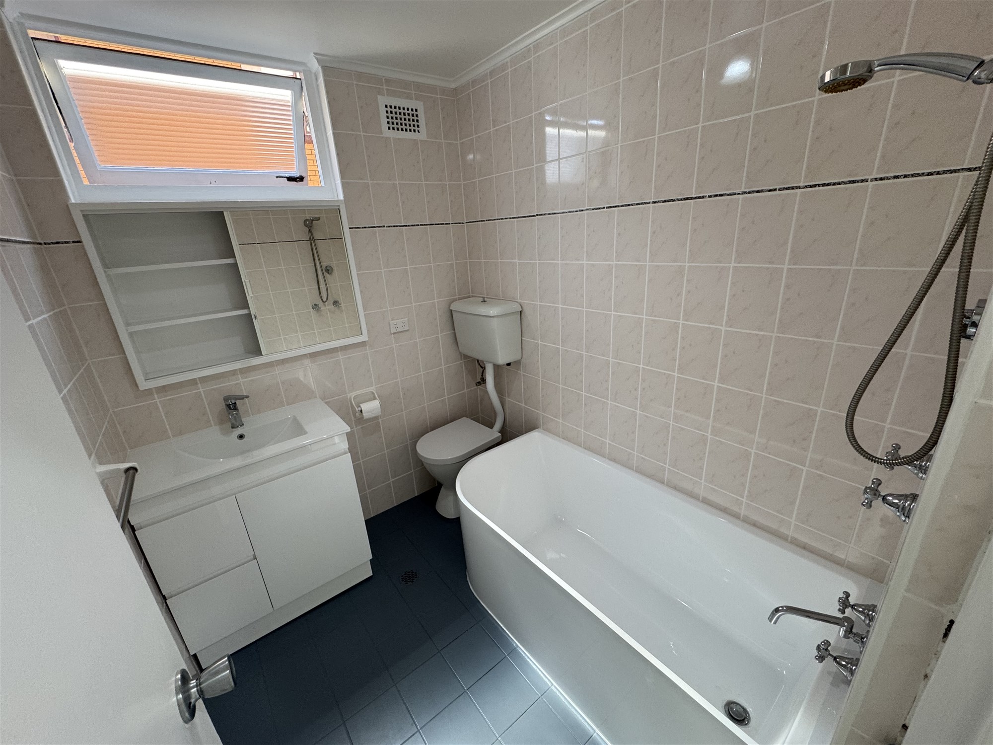 Freshly renovated apartment in close proximity to the beach, photo 6