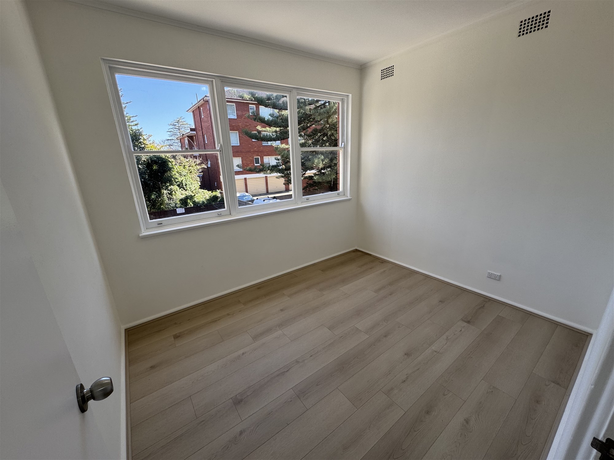 Freshly renovated apartment in close proximity to the beach, photo 3