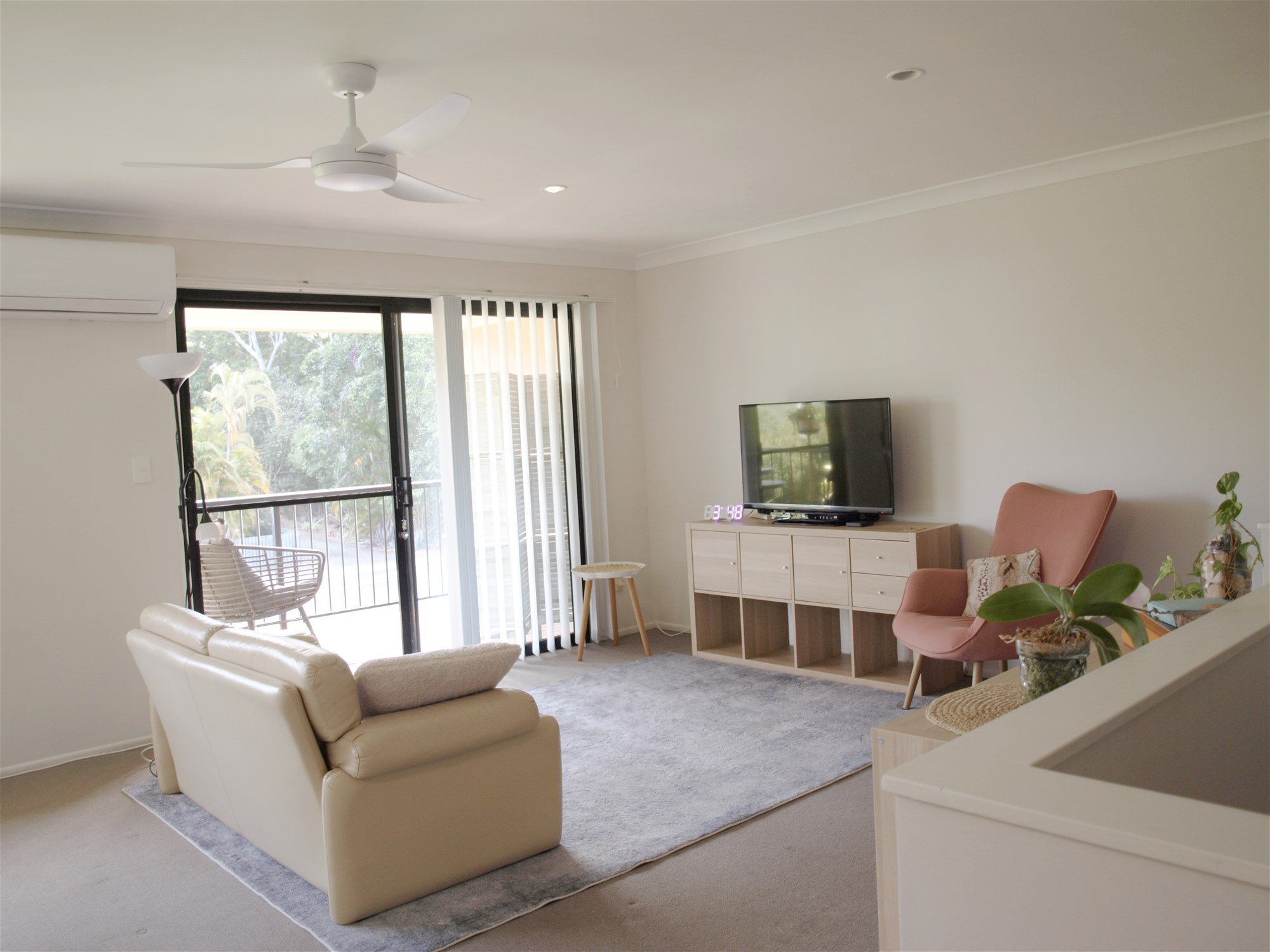 Beachside Unit for Sale in Moore Park Beach”, photo 7