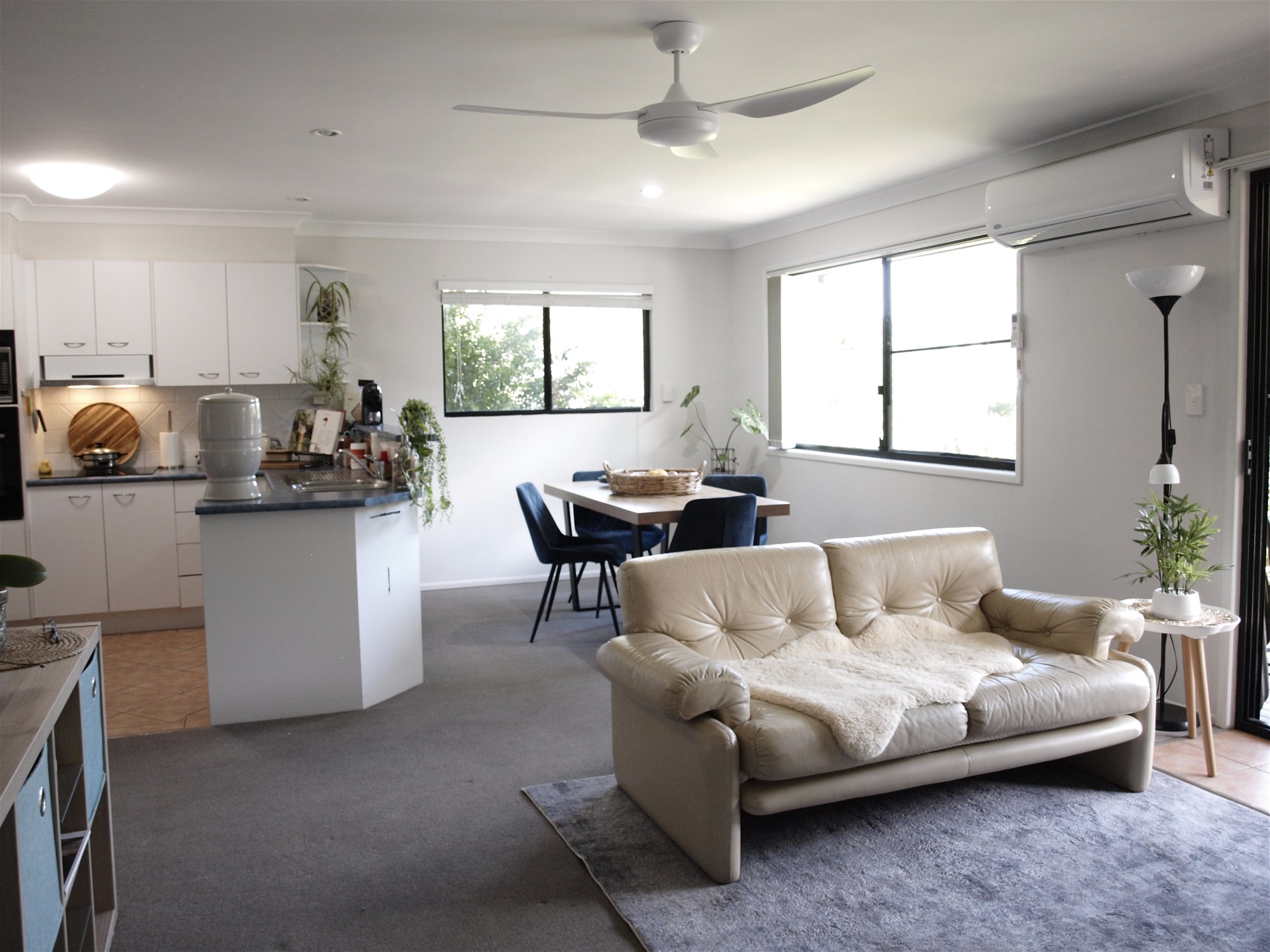 Beachside Unit for Sale in Moore Park Beach”, photo 5