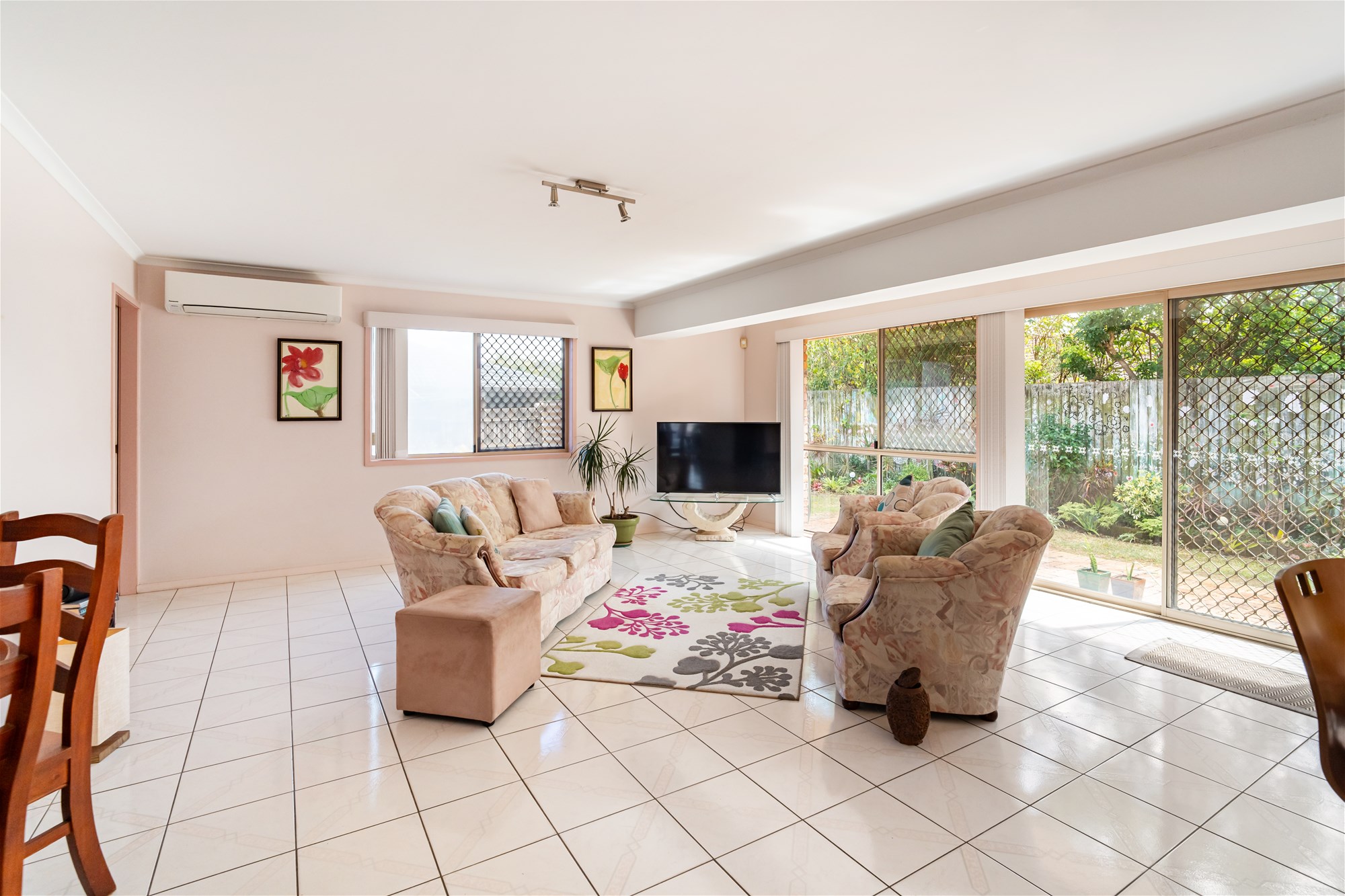 Large Family Home & Block in Calamvale 4116, photo 8