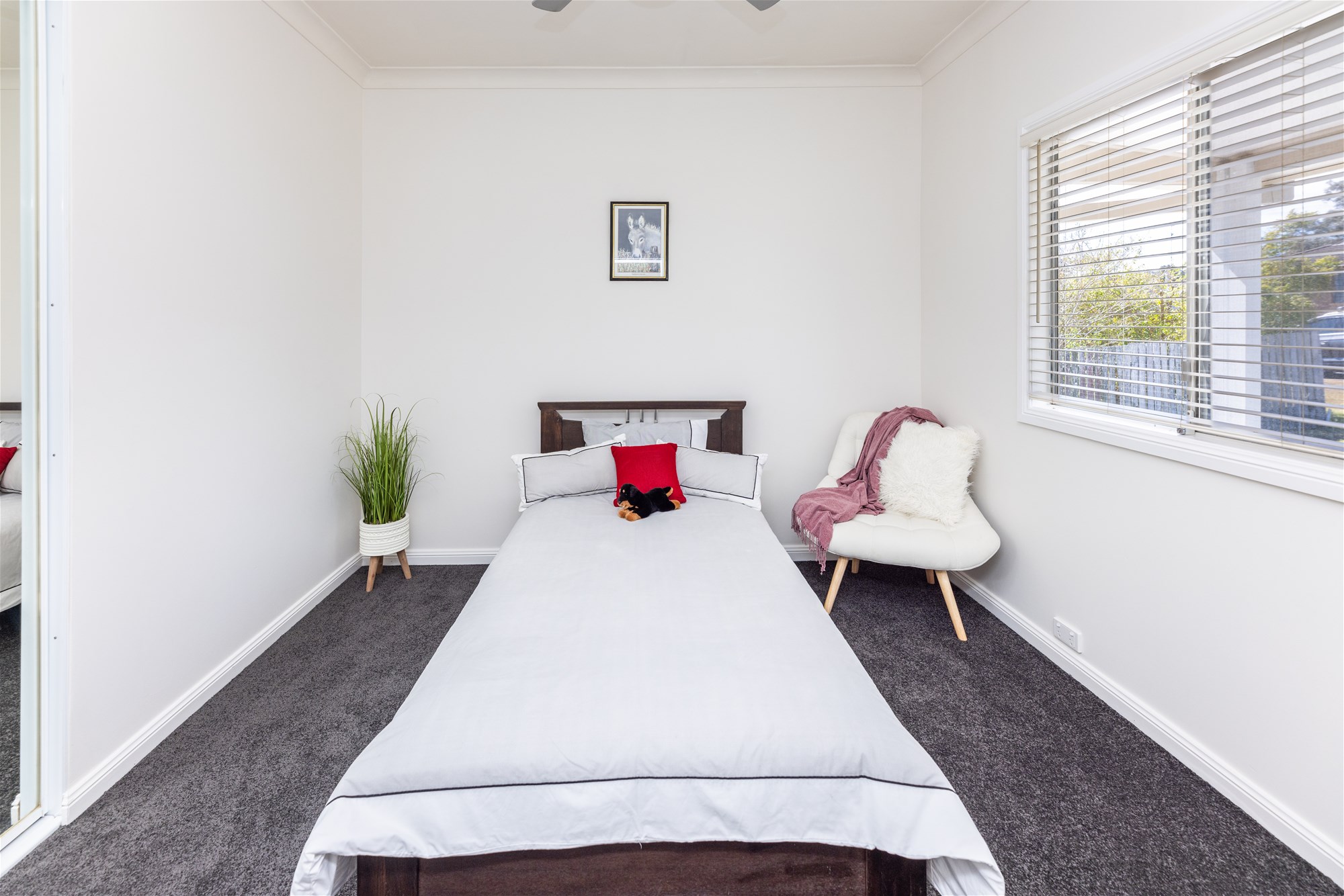 Modern well presented and spacious family home ready to move in and live, photo 7
