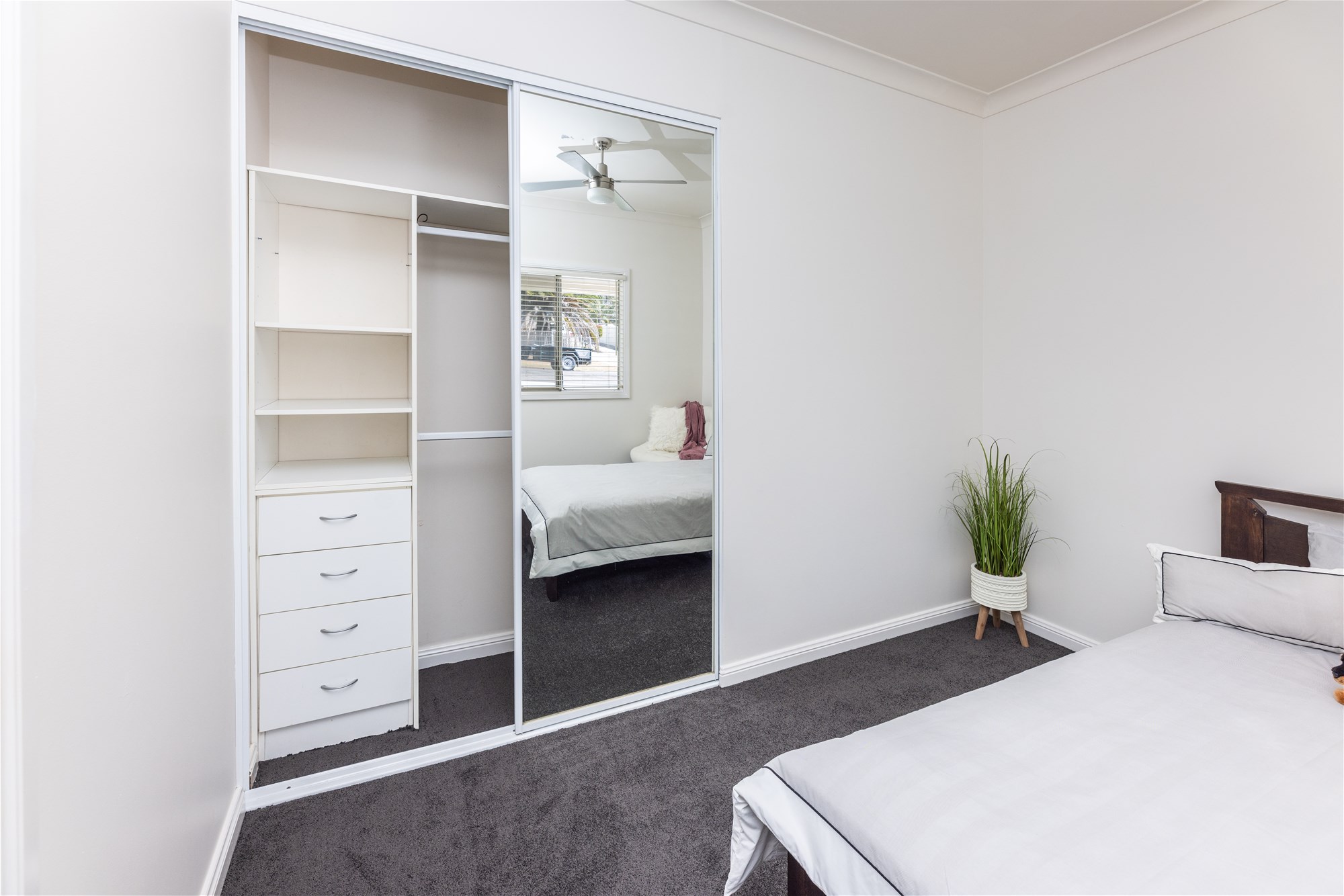 Modern well presented and spacious family home ready to move in and live, photo 9