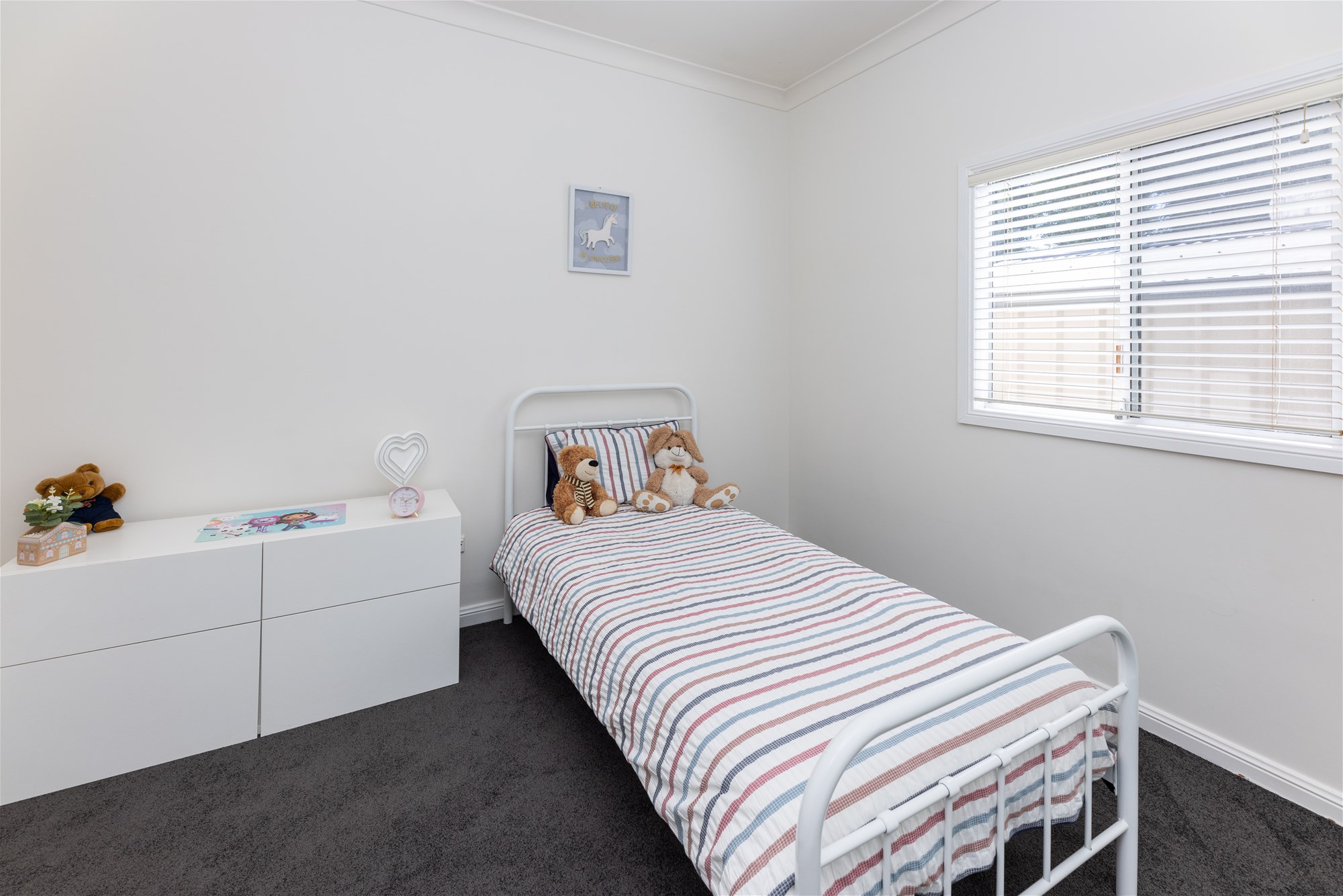 Modern well presented and spacious family home ready to move in and live, photo 11