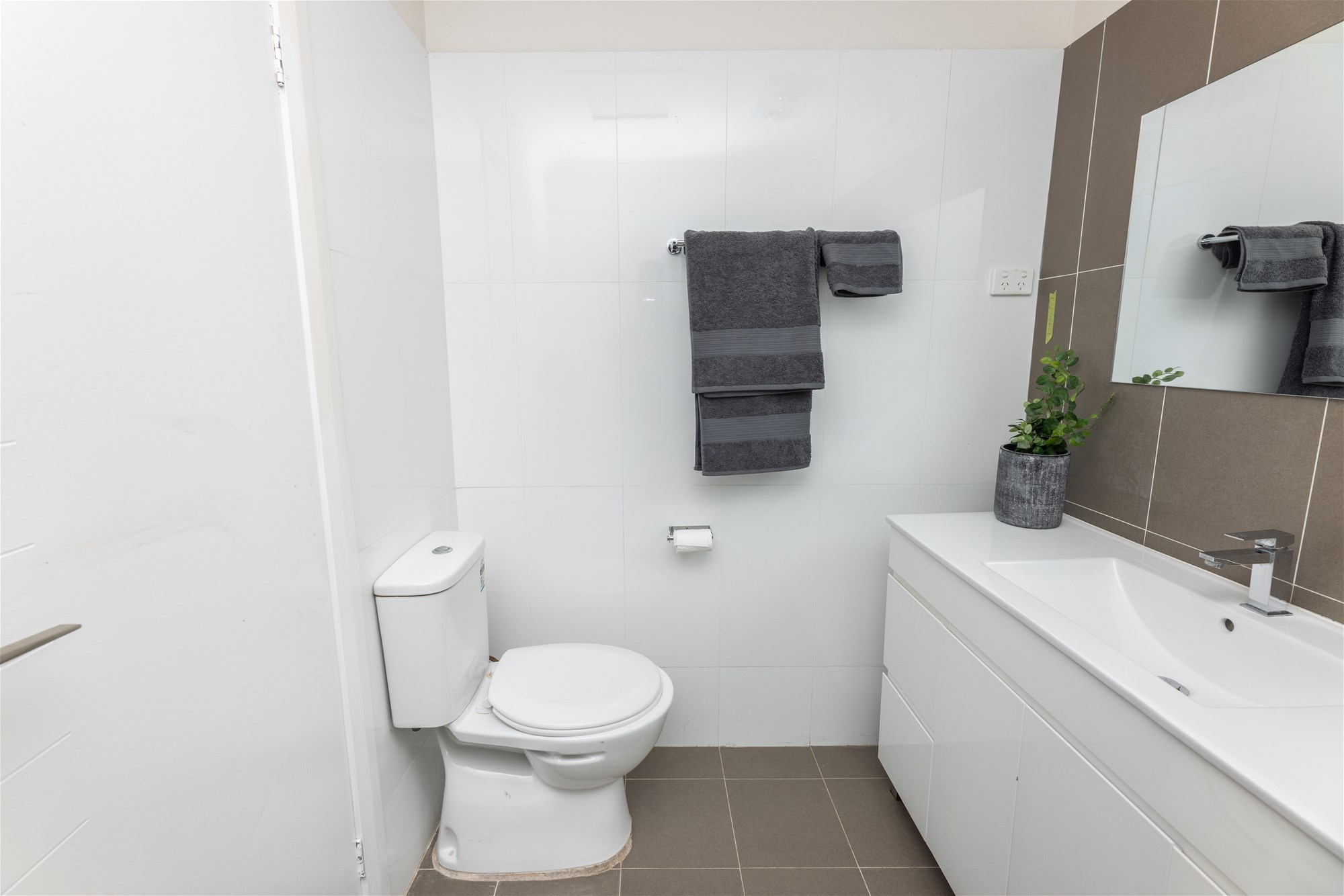 Modern well presented and spacious family home ready to move in and live, photo 18