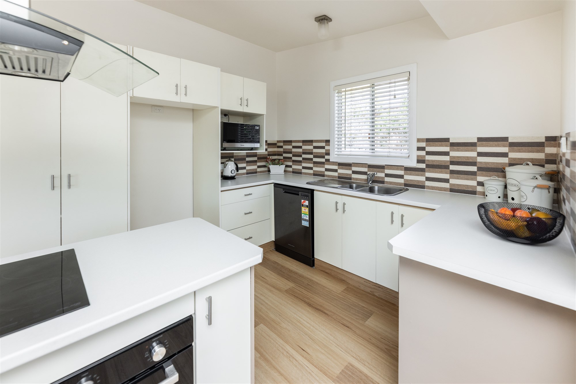 Modern well presented and spacious family home ready to move in and live, photo 20