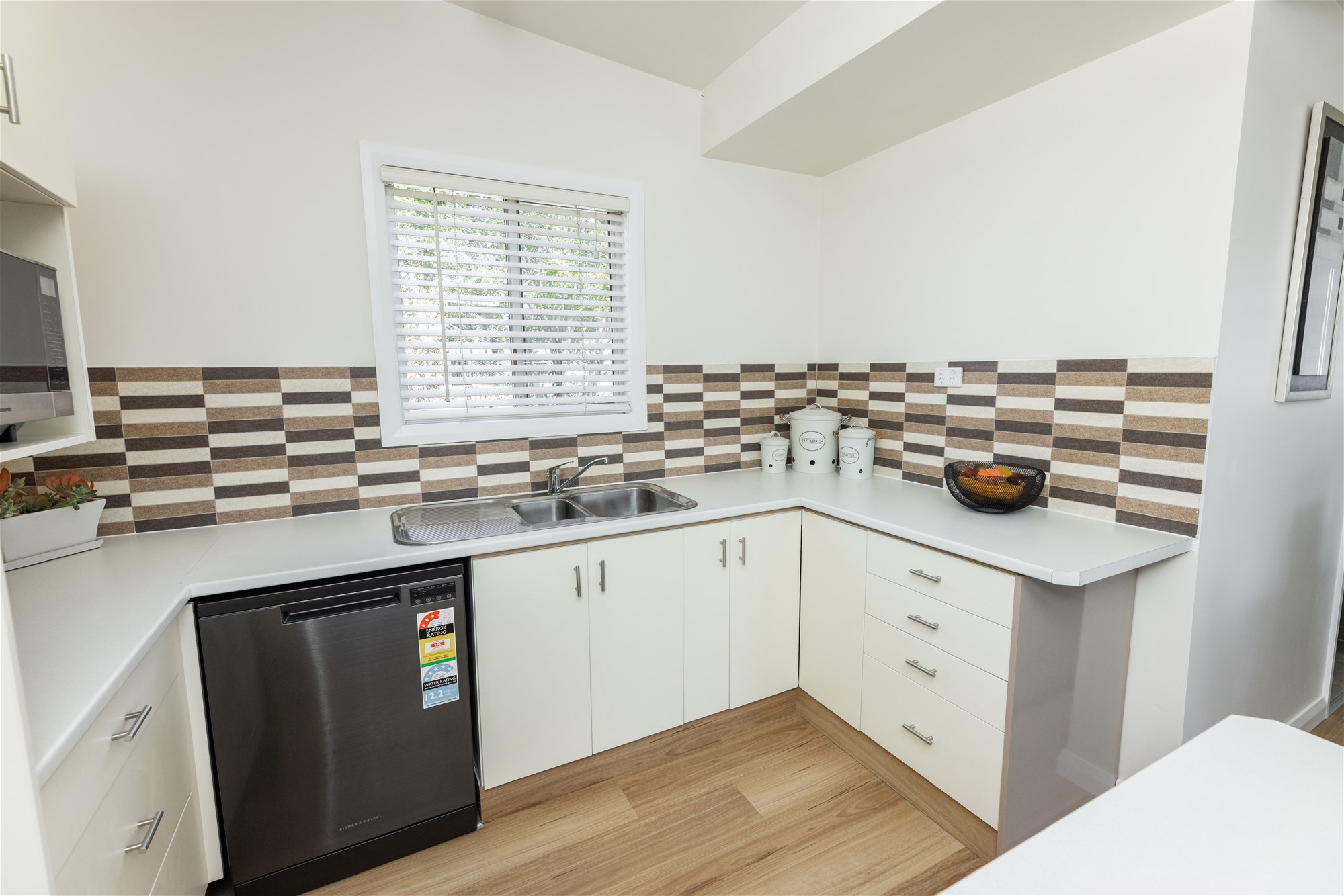 Modern well presented and spacious family home ready to move in and live, photo 21