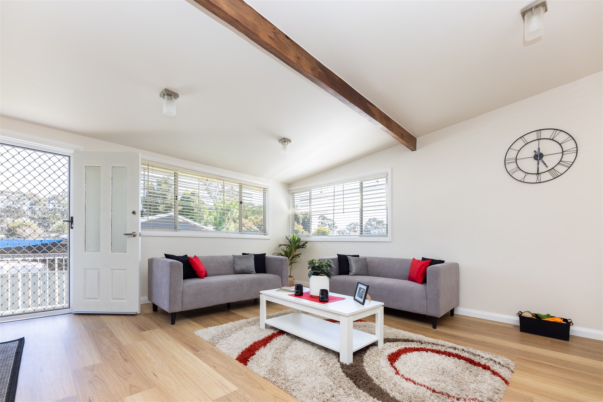 Modern well presented and spacious family home ready to move in and live, photo 24