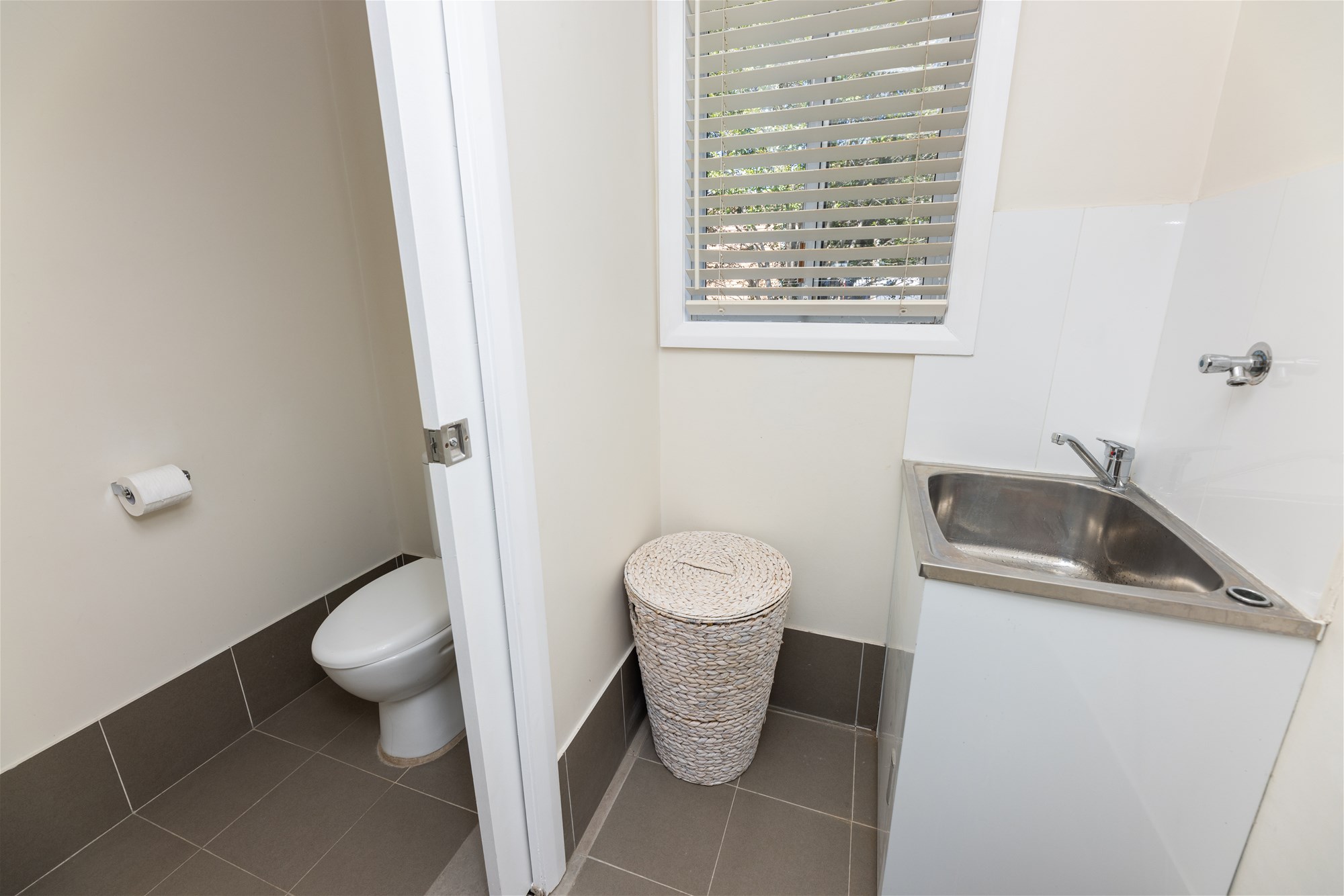 Modern well presented and spacious family home ready to move in and live, photo 26