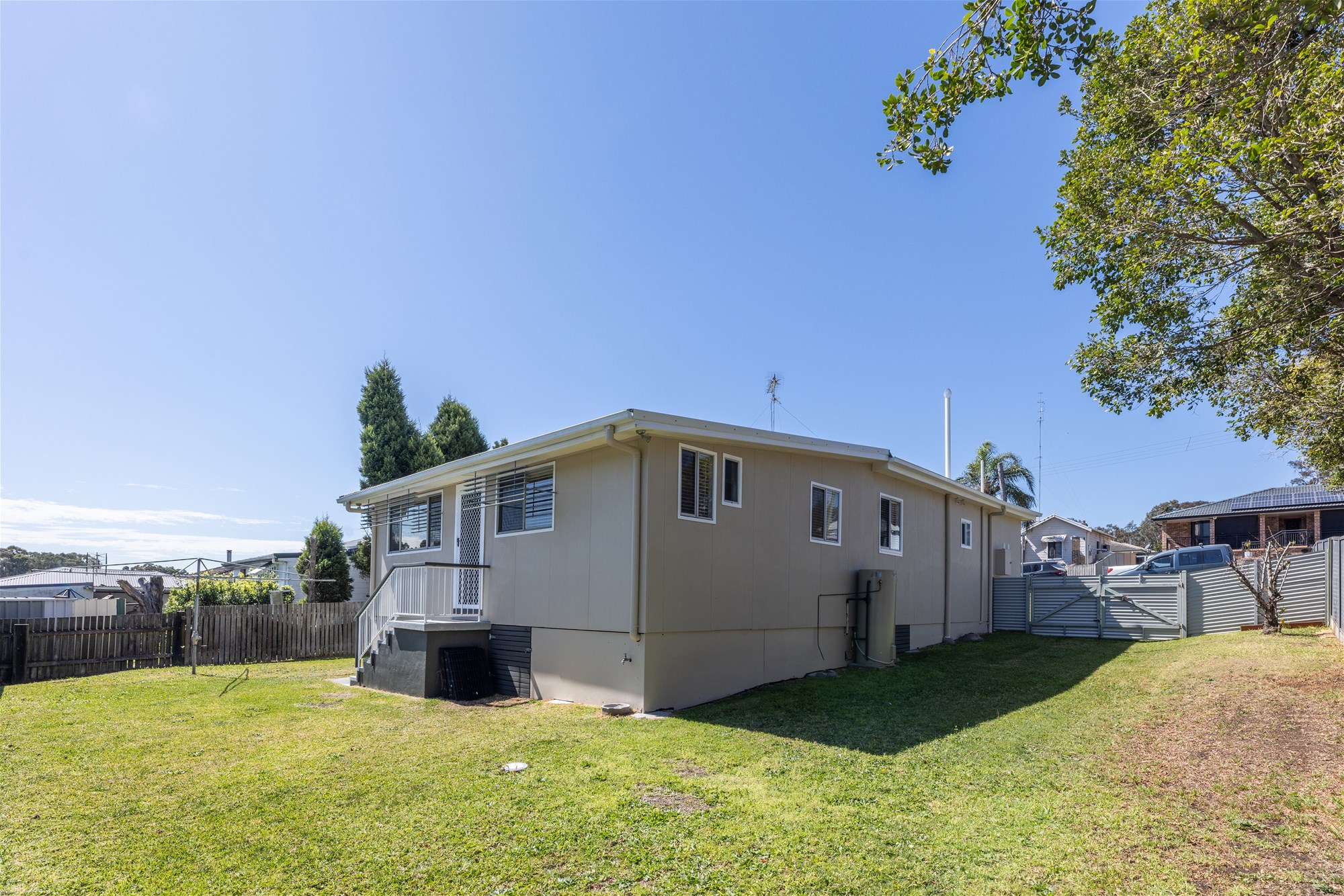 Modern well presented and spacious family home ready to move in and live, photo 28