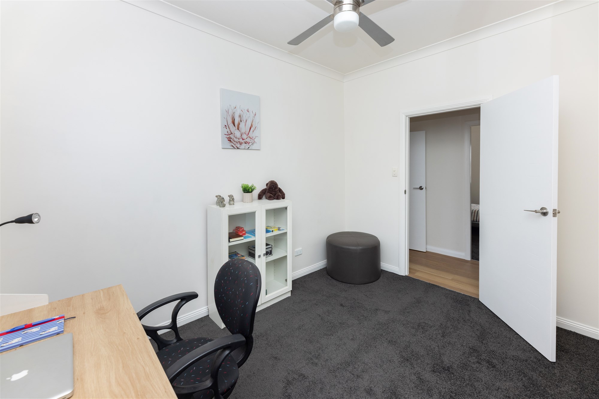 Modern well presented and spacious family home ready to move in and live, photo 14
