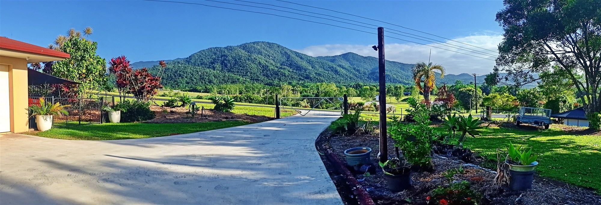 SPACIOUS 4/5 BED FAMILY HOME ON ACREAGE WITH STUNNING VIEWS, photo 2