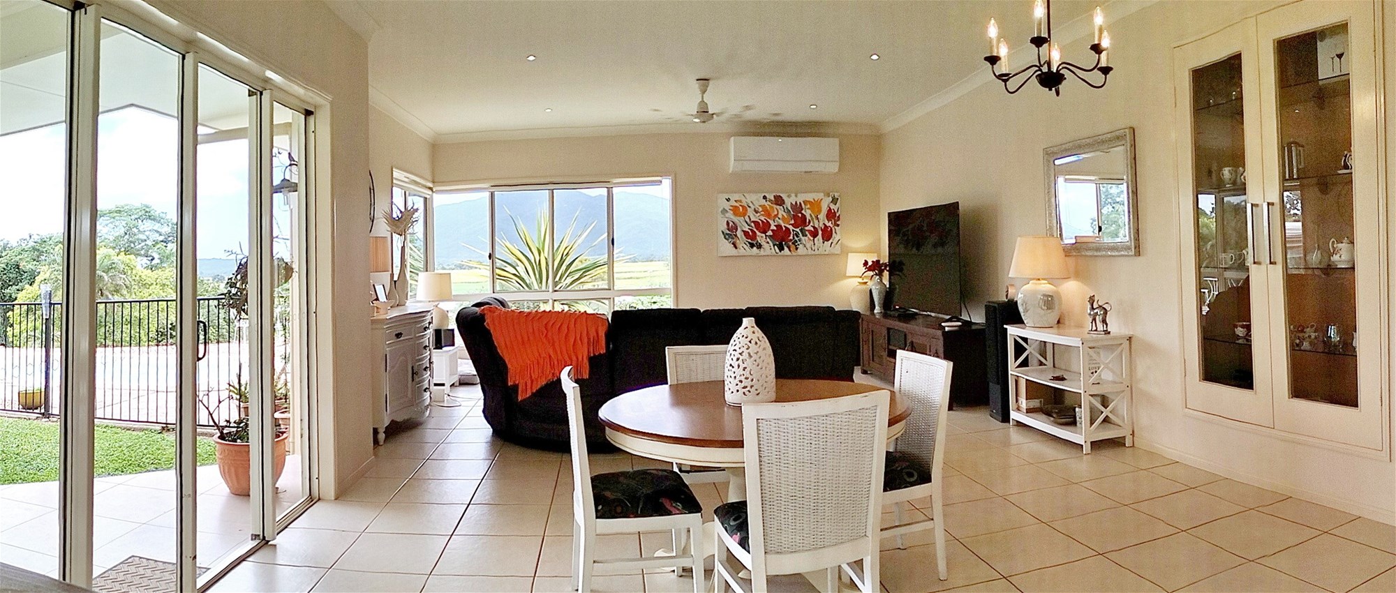 SPACIOUS 4/5 BED FAMILY HOME ON ACREAGE WITH STUNNING VIEWS, photo 6