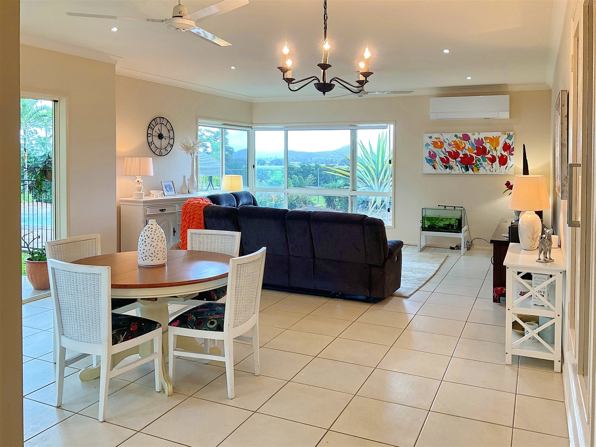 SPACIOUS 4/5 BED FAMILY HOME ON ACREAGE WITH STUNNING VIEWS, photo 8