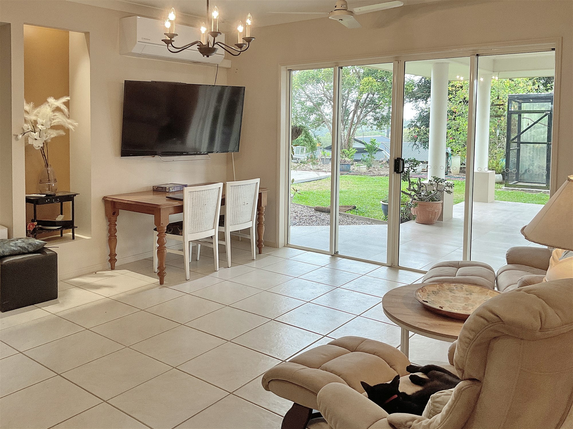 SPACIOUS 4/5 BED FAMILY HOME ON ACREAGE WITH STUNNING VIEWS, photo 10