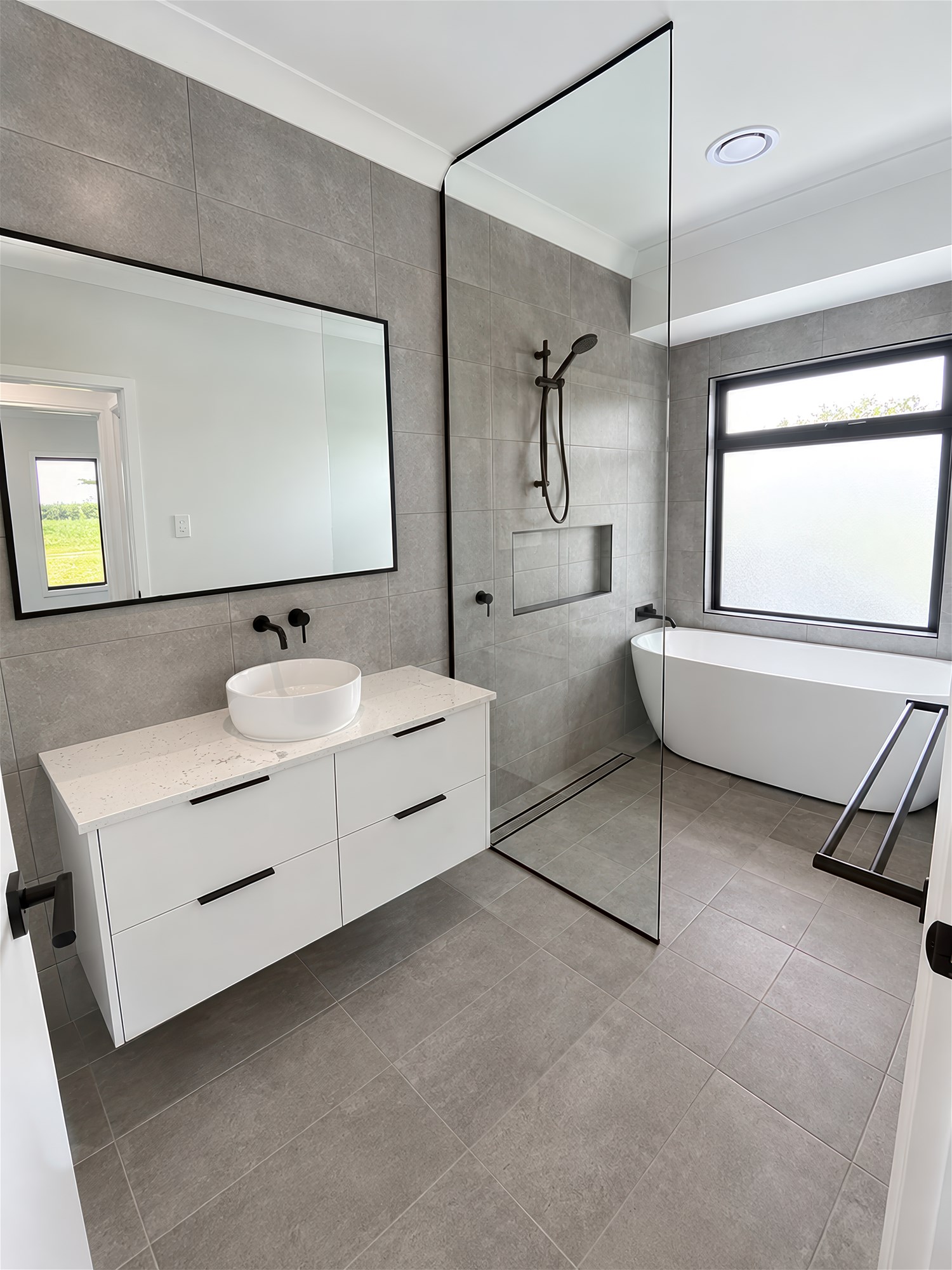 Impressive 2024-Built Family Home with Pool, Shed & Exceptional Entertaining, photo 17