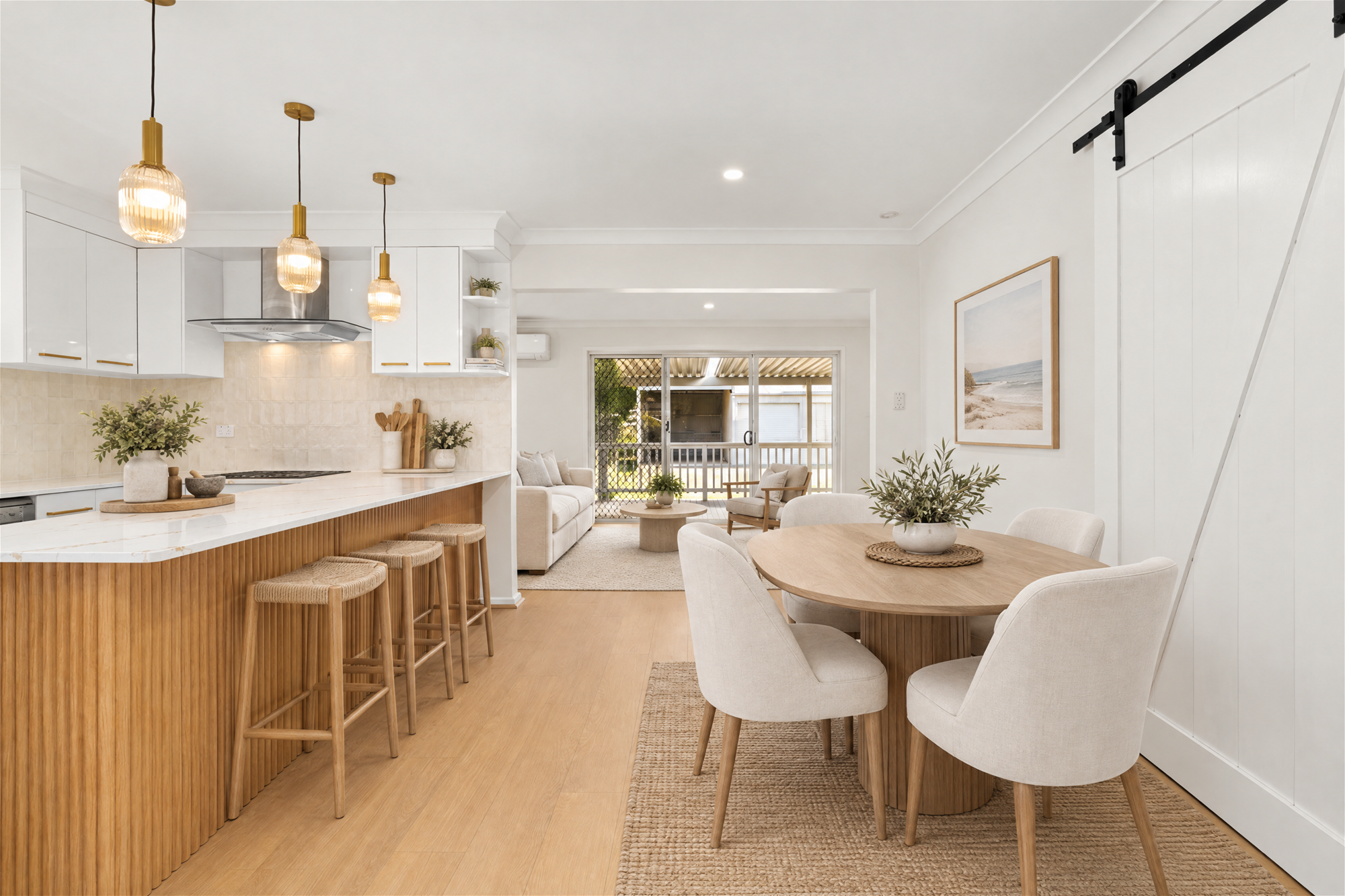 FULLY RENOVATED FAMILY LIVING WITH MASSIVE POWERED SHED, photo 6