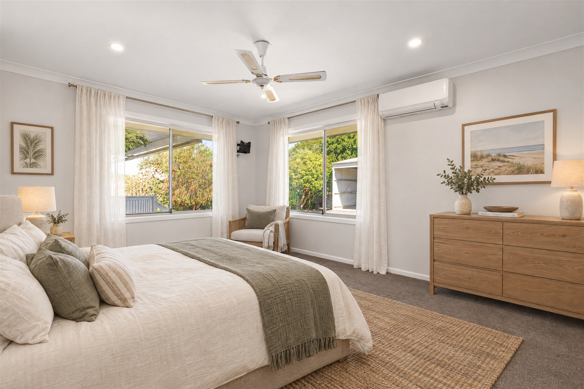 FULLY RENOVATED FAMILY LIVING WITH MASSIVE POWERED SHED, photo 12