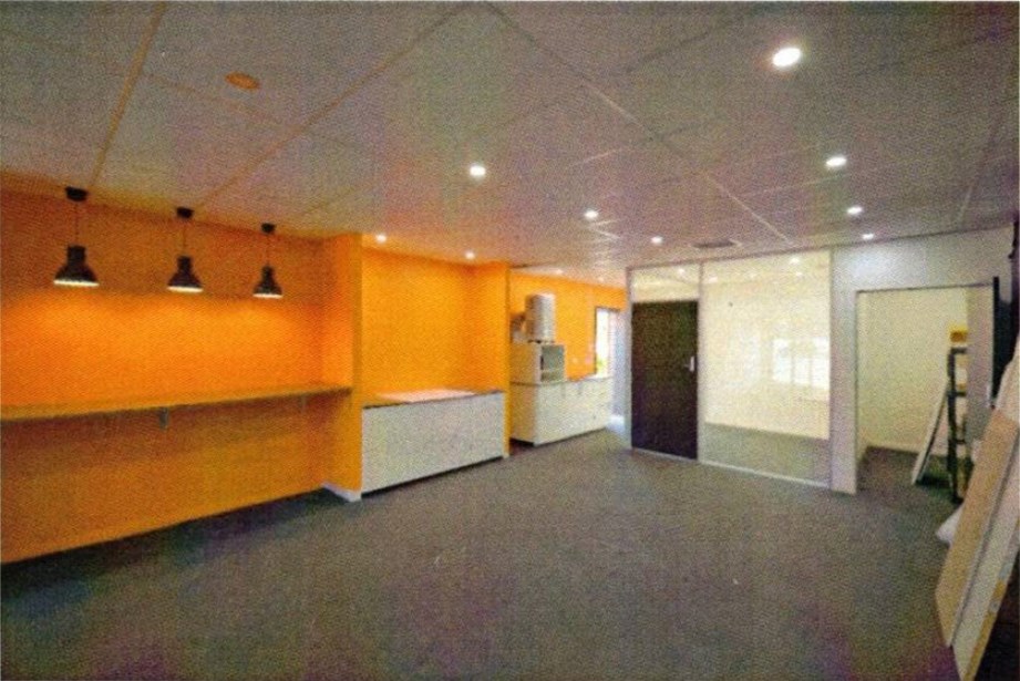 EXCELLENT SCHOOL NEARBY AND THE CBD JUST MINUTES AWAY, photo 13