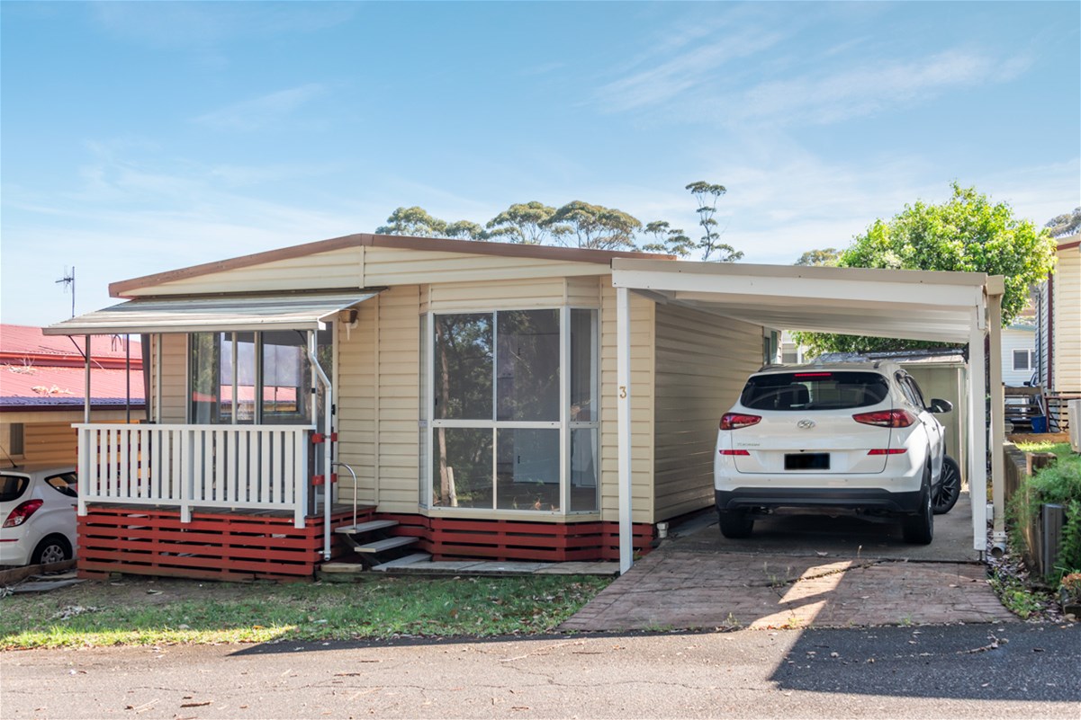Freshly Renovated Home with Paddock Views, photo 2