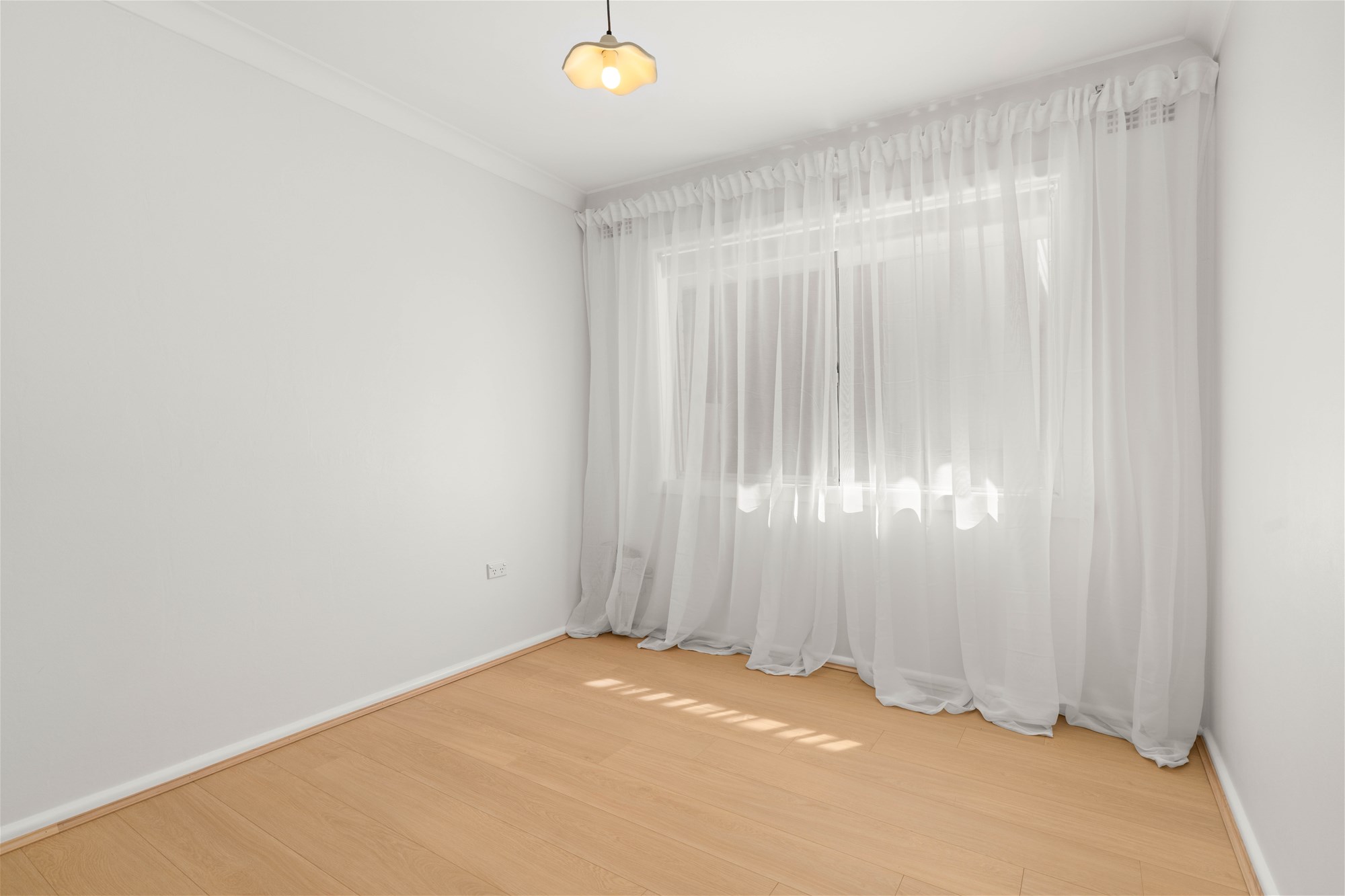 FULLY RENOVATED FAMILY LIVING WITH MASSIVE POWERED SHED, photo 16