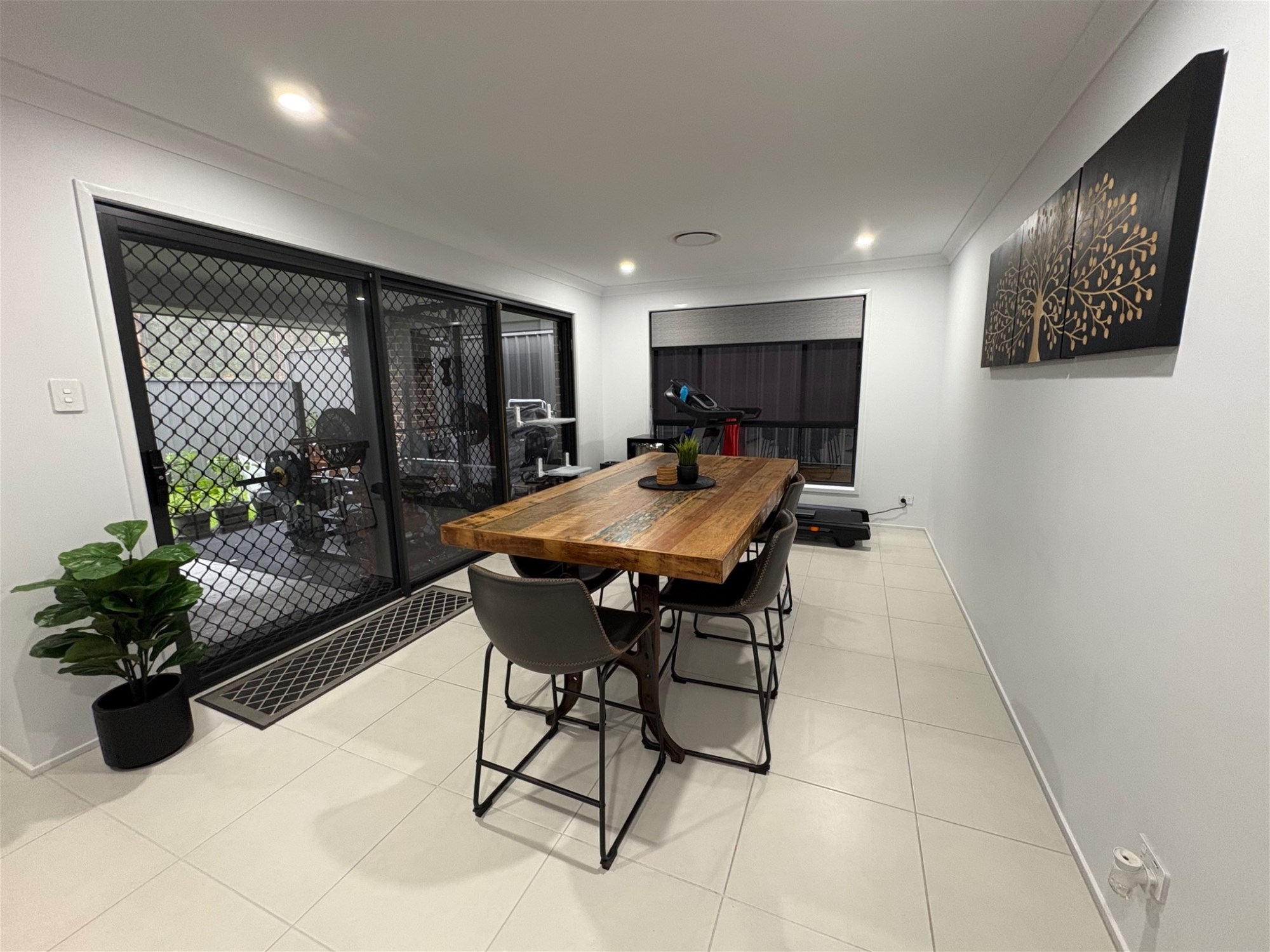 Contemporary Family Living in Brush Creek Estate, photo 9