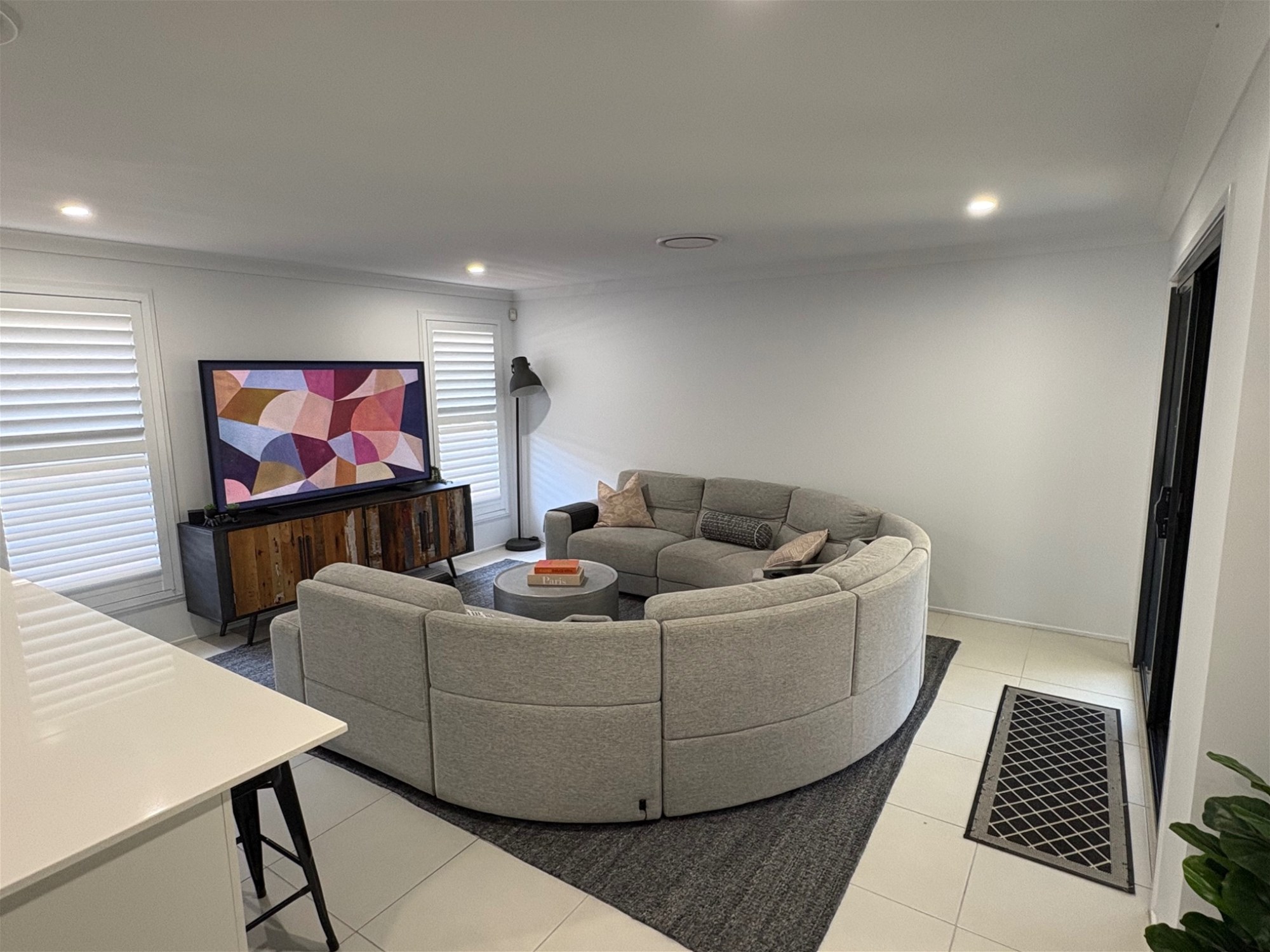 Contemporary Family Living in Brush Creek Estate, photo 7