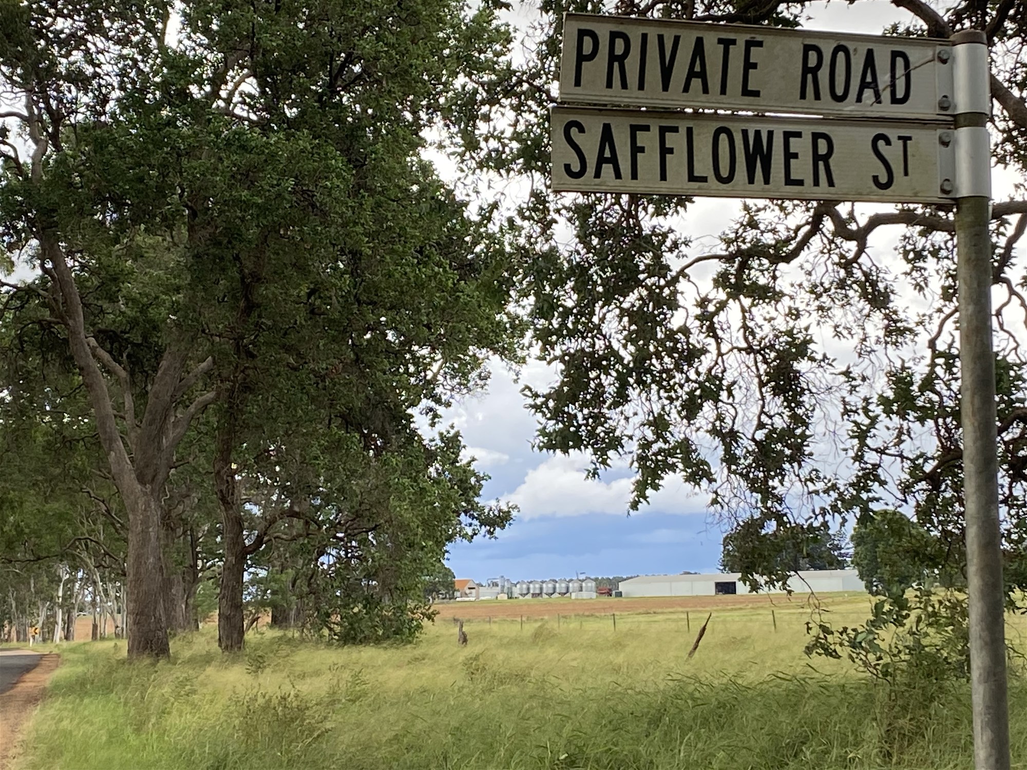 1/2 acre 10 minutes to 5