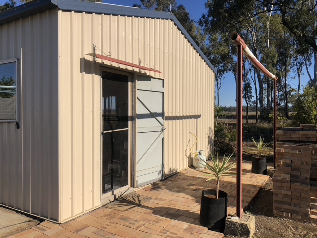 Off-grid property, situated on 3.68 11