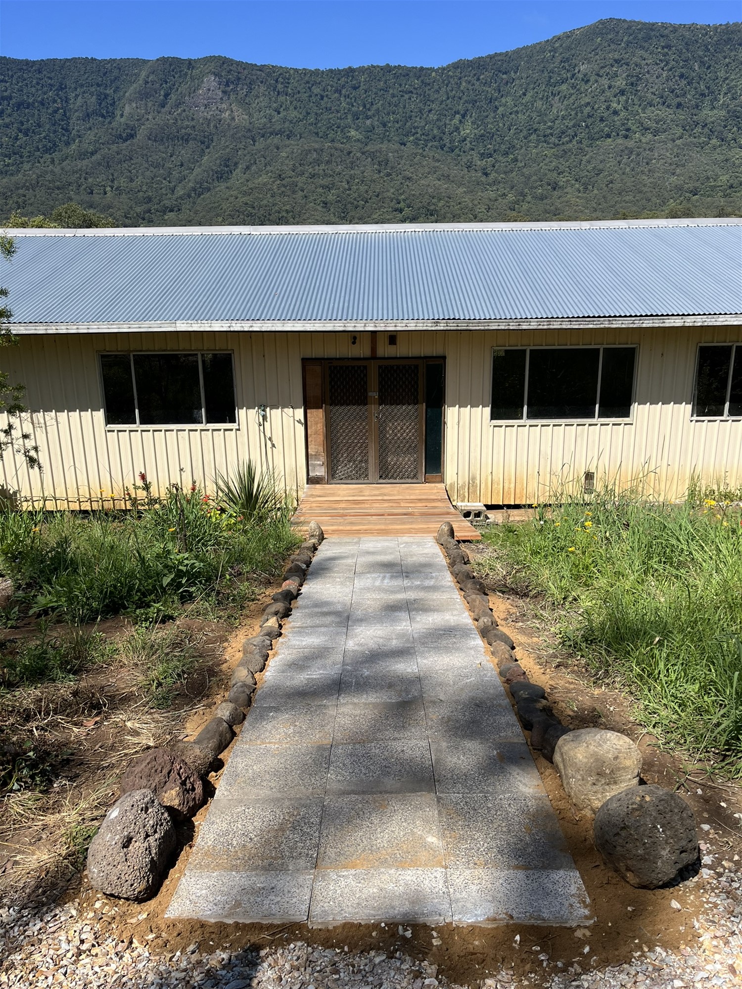 Acreage in the Tweed Valley. 2