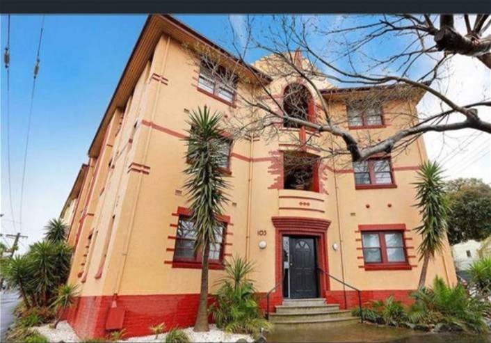“Stunning Apartment in the Heart 4