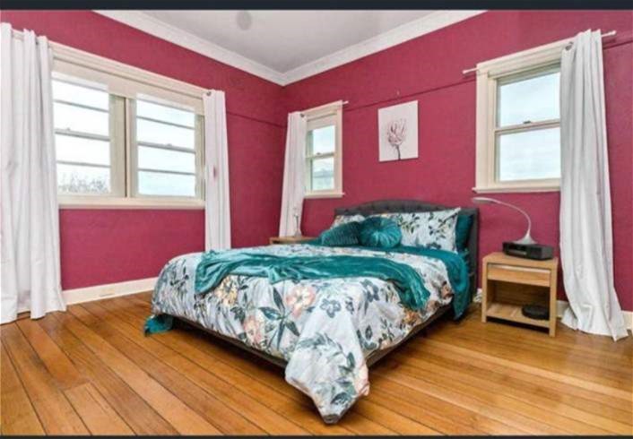 “Stunning Apartment in the Heart 6