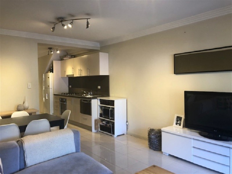 Over-sized 1 bedroom apartment 2