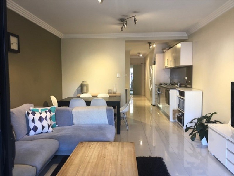 Over-sized 1 bedroom apartment 3