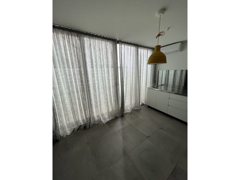 Modern 2 Bedroom Apartment 9