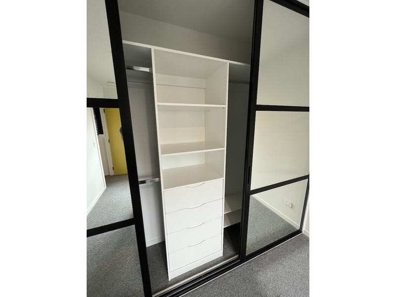 Modern 2 Bedroom Apartment 13