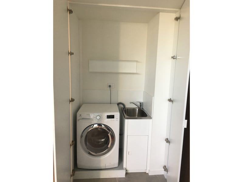 Modern 2 Bedroom Apartment 15
