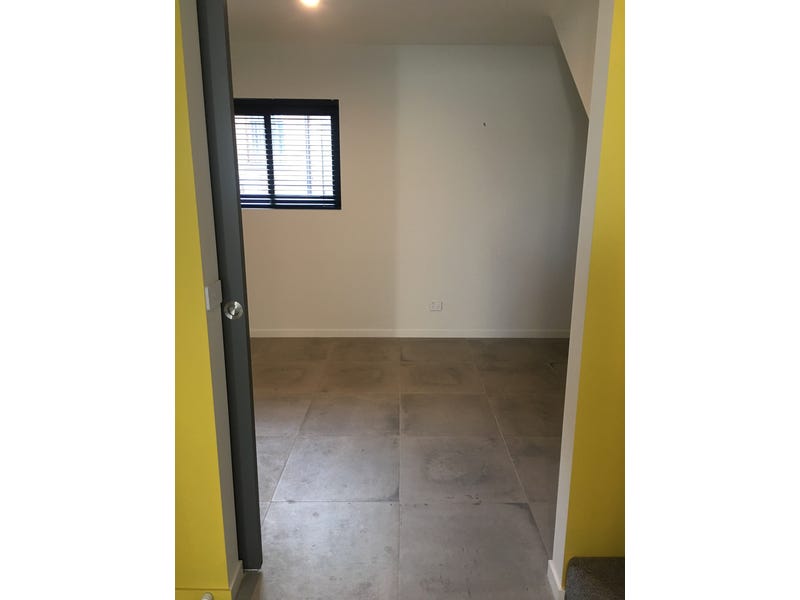 Modern 2 Bedroom Apartment 16