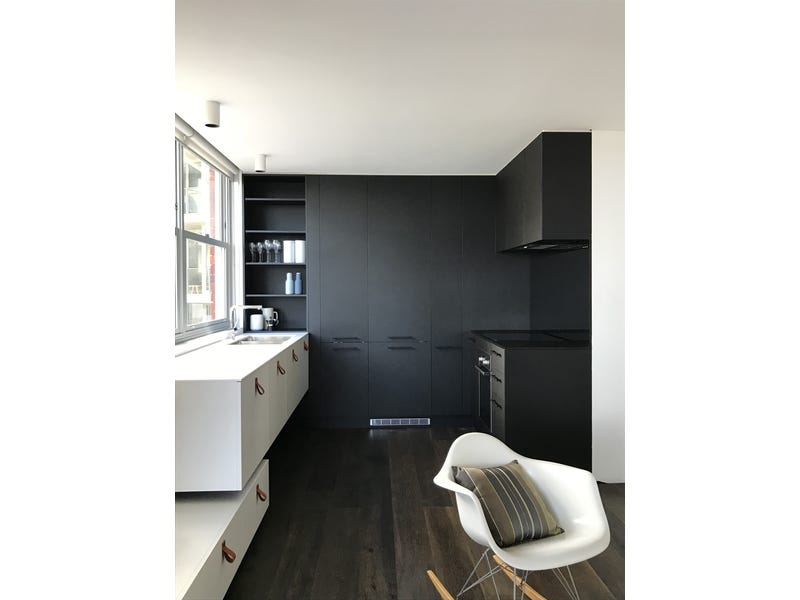 Stylish 1 bed apartment on 6