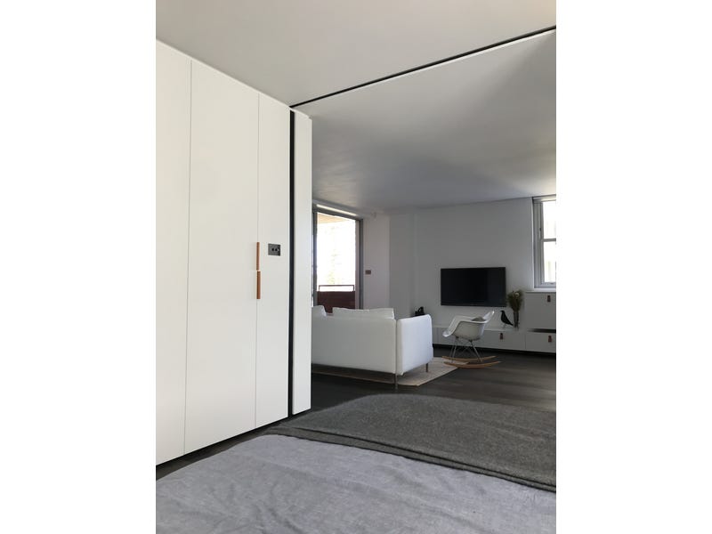Stylish 1 bed apartment on 8