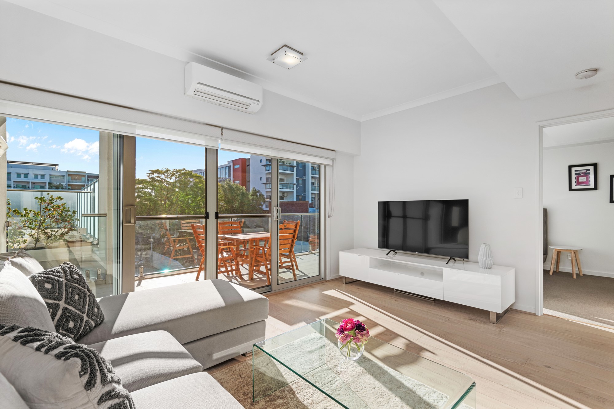 FURNISHED EXECUTIVE APARTMENT! 3