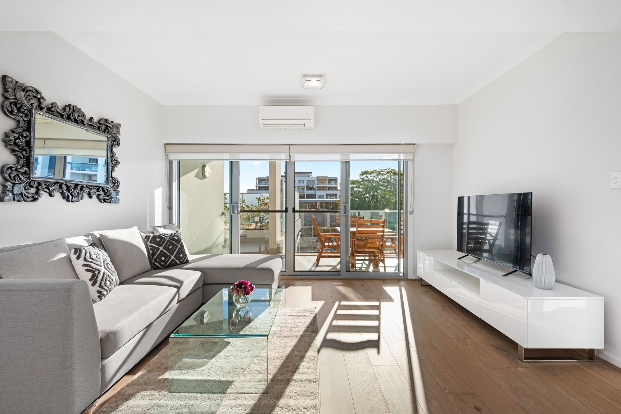 FURNISHED EXECUTIVE APARTMENT! 4