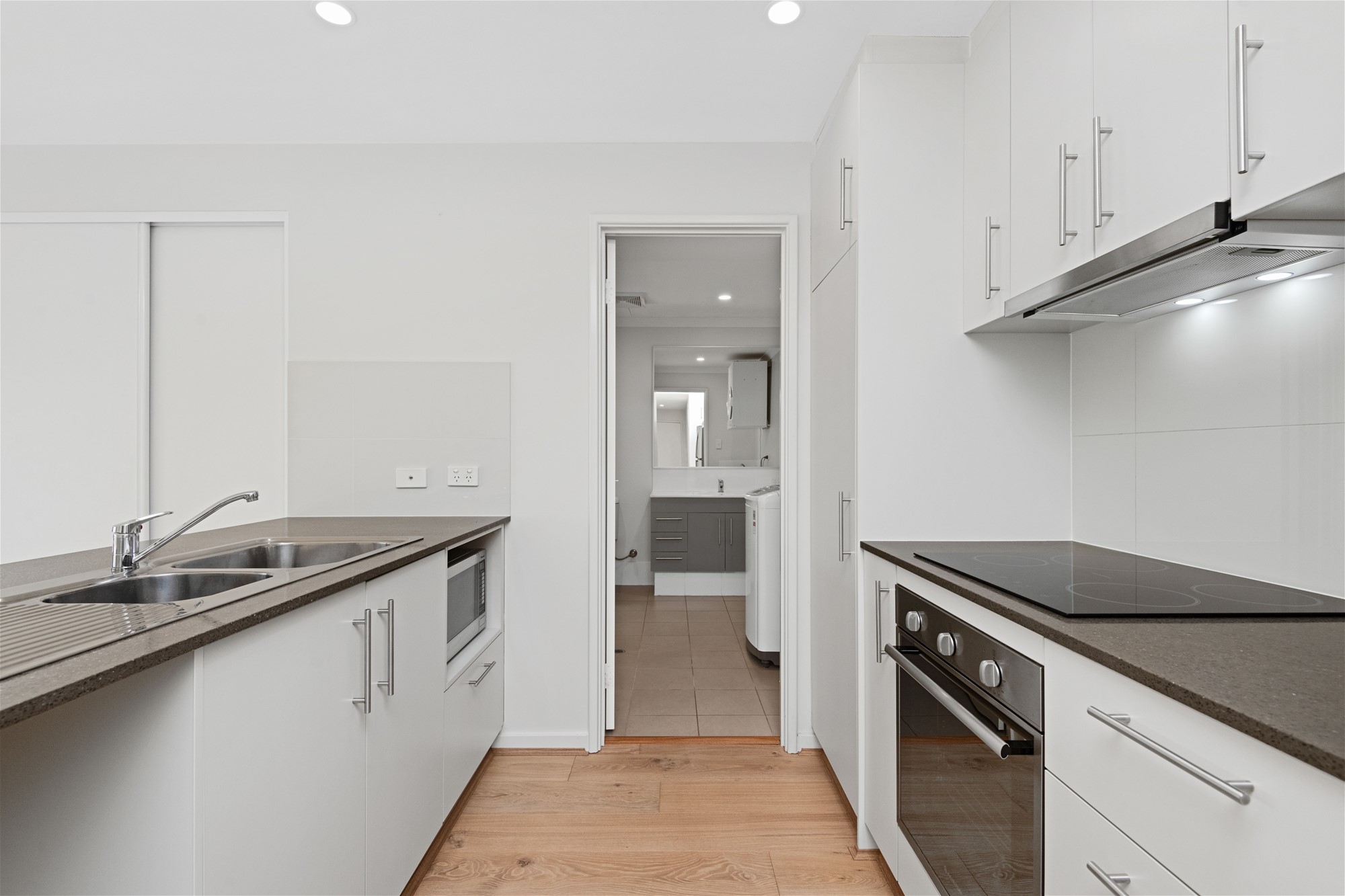 FURNISHED EXECUTIVE APARTMENT! 8