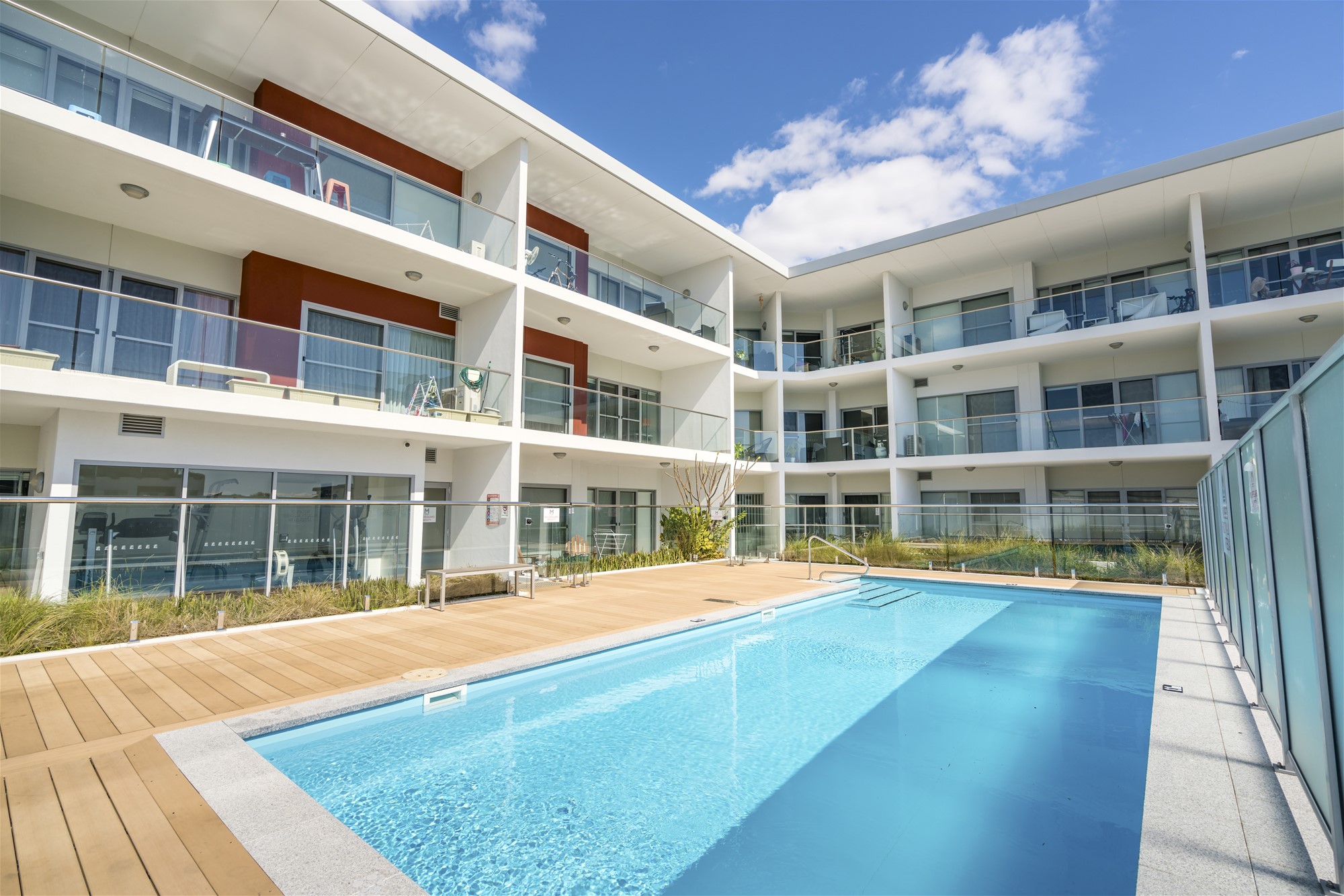 FURNISHED EXECUTIVE APARTMENT! 14