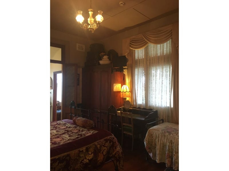 ROOM FOR RENT 4