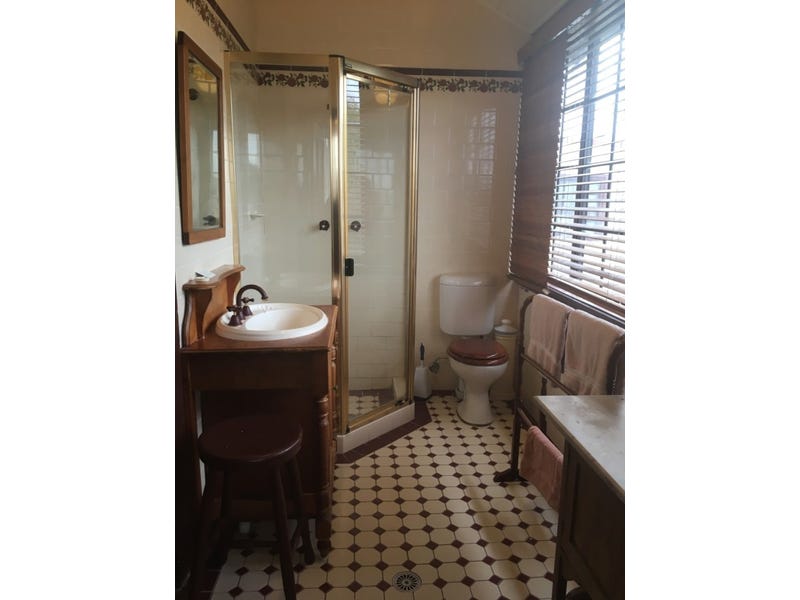 ROOM FOR RENT 6