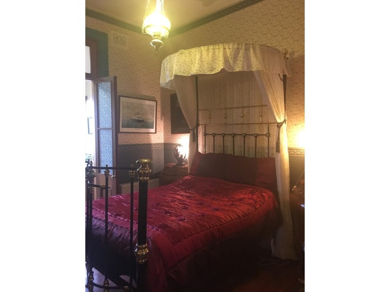 ROOM FOR RENT 8