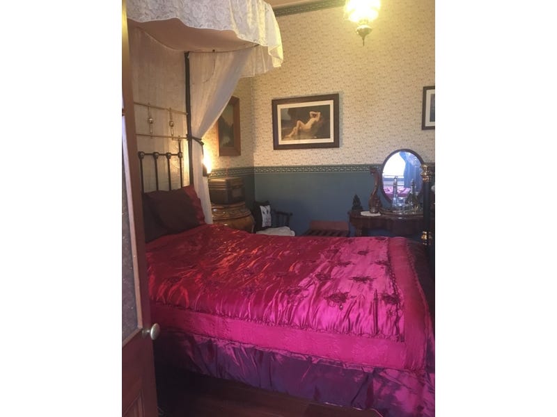 ROOM FOR RENT 9